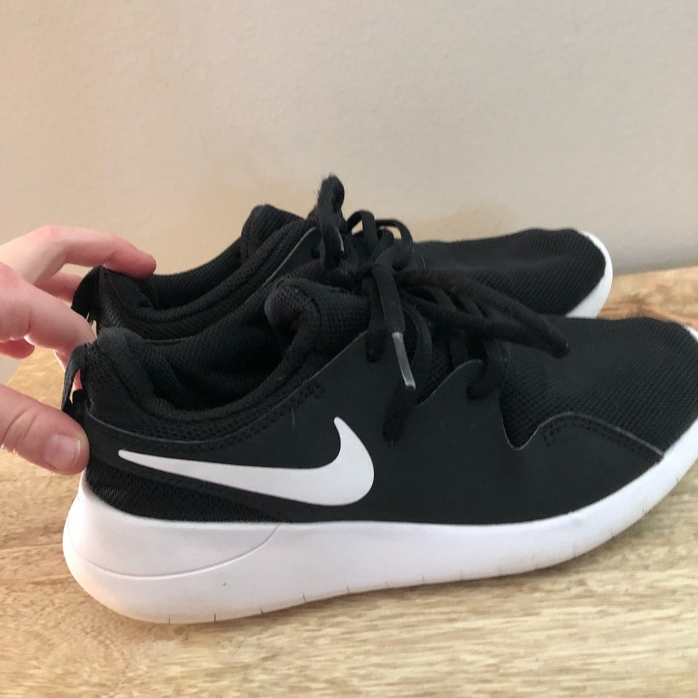 Nike Black & White Sneaker